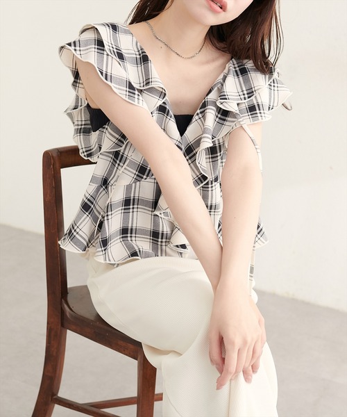 natural couture（ナチュラルクチュール）の「前後２WAYチェックラッフルブラウス（シャツ/ブラウス・レディース・ブラック系その他/グレー系その他/ベージュ系その他/ホワイト系その他・FREE）」の2枚目の写真