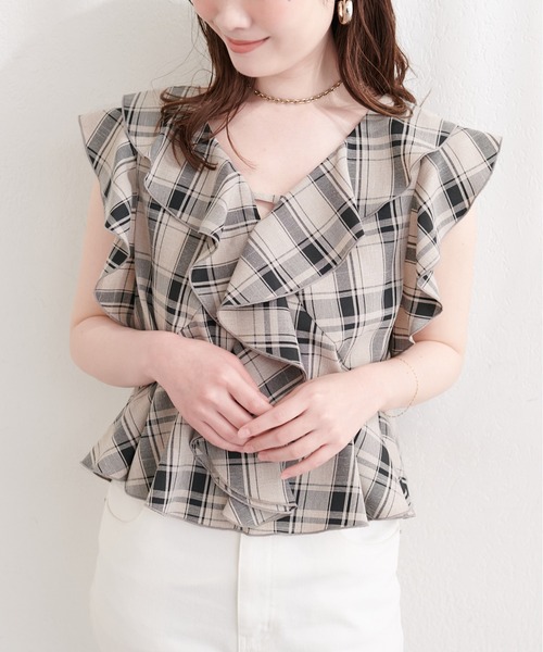natural couture（ナチュラルクチュール）の「前後２WAYチェックラッフルブラウス（シャツ/ブラウス・レディース・ブラック系その他/グレー系その他/ベージュ系その他/ホワイト系その他・FREE）」の4枚目の写真