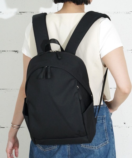 anello GRANDE(アネログランデ)の「"02"≪anello GRANDE≫OVL/オーバル 6ポケット/11L リュック(バックパック/リュック・レディース・ライトベージュ/ブラック/グレイッシュブルー・ONE SIZE)」の1枚目の写真