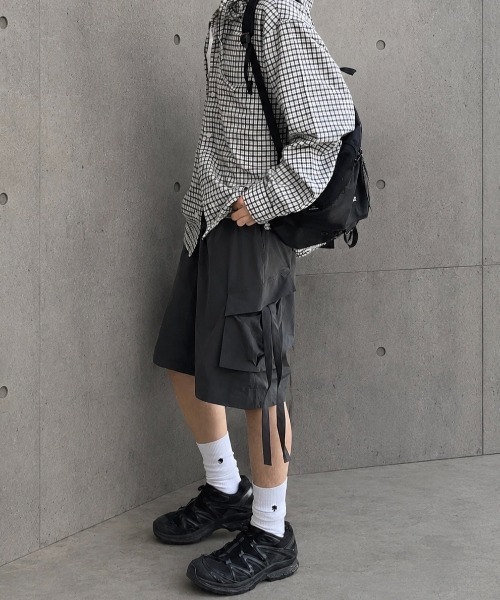 ZOZOMARKET by ren(ゾゾマーケットバイレン)の「【インフルエンサー renセレクト】ナイロンストレッチ カーゴショーツ(その他パンツ・メンズ・ブラック/チャコール・M/L)」の13枚目の写真