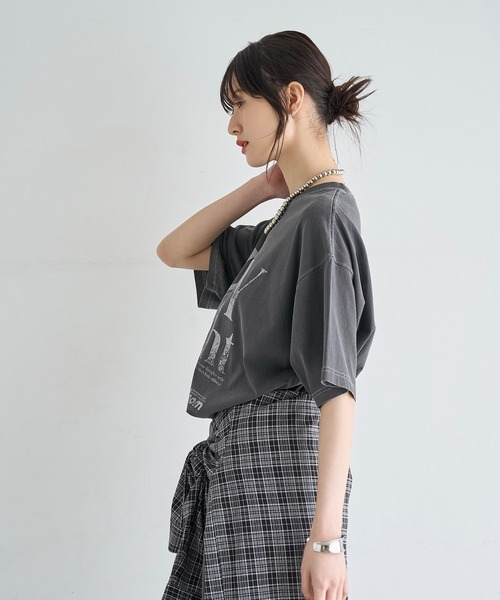 meilmada(メイルマダ)の「ピグメントロゴビッグTシャツ(Tシャツ/カットソー・レディース・ライトベージュ/チャコールグレー・FREE)」の11枚目の写真