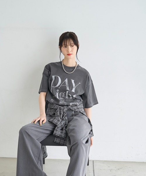 meilmada(メイルマダ)の「ピグメントロゴビッグTシャツ(Tシャツ/カットソー・レディース・ライトベージュ/チャコールグレー・FREE)」の14枚目の写真