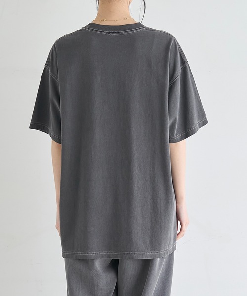 meilmada(メイルマダ)の「ピグメントロゴビッグTシャツ(Tシャツ/カットソー・レディース・ライトベージュ/チャコールグレー・FREE)」の4枚目の写真