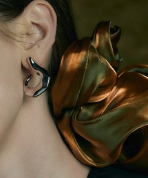 【IRIS 47】sculptural expansive shushu/スカルプチャラル イクスパンシヴ シュシュ