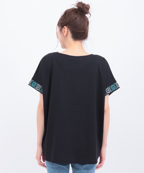 チチカカ(チチカカ)の「ネイティブシルバースリーブTシャツ(Tシャツ/カットソー・レディース・ホワイト/ブラック/オレンジ・FREE)」の11枚目の写真