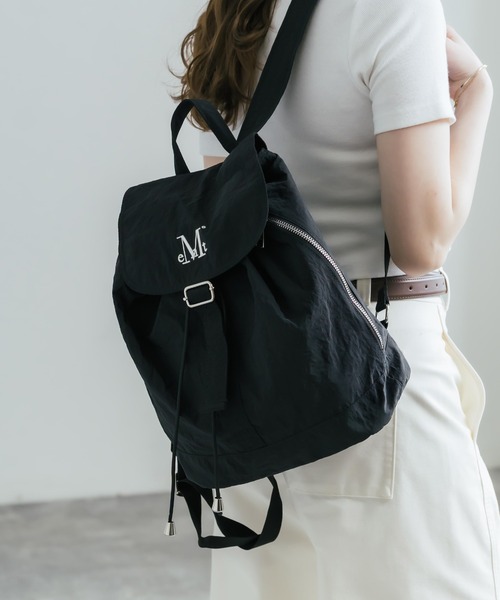 MUCENT(ムセント)の「MUCENT MUTE MINI BACK PACK ロゴ刺繍バックパック ミニリュック(バックパック/リュック・レディース・カーキ/ブルー/ブラック・FREE)」の2枚目の写真