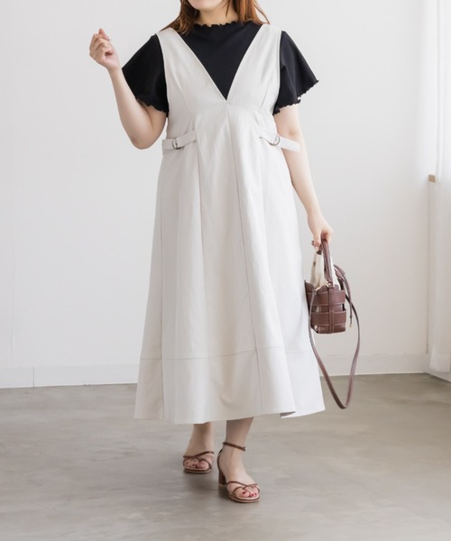 CLETTE(クレット)の「サイドベルトVネックジャンスカワンピース(ワンピース・レディース・グレイッシュベージュ/ピンクベージュ/ブラック・3L/4L/LL)」の2枚目の写真