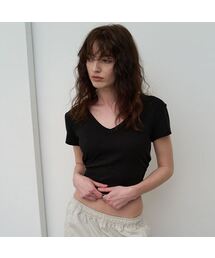 AENE（エイネ）の「VネックTシャツ（ブラック）（Tシャツ/カットソー）」