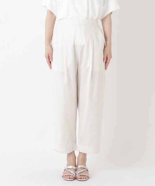 one'sterrace（ワンズテラス）の「綿ワッシャー 裾プリーツパンツ（その他パンツ・レディース・アイボリー系8/ライトグレー系8/ブラック系8・02）」の4枚目の写真