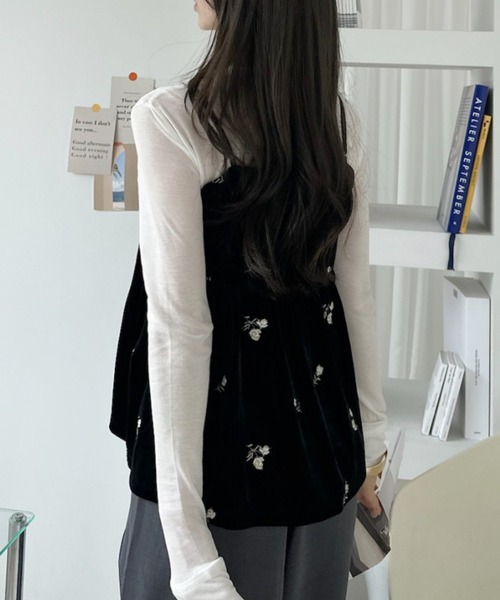 Ada.(エイダ)の「フラワー刺繍 ベロア キャミビスチェ(キャミソール・レディース・ブラウン/ブラック・FREE)」の5枚目の写真