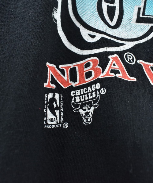 NBA/NFL/NHL/MLB(エヌビーエーエヌエフエルエヌエイチエルエムエルビー)の「【USED】90’s NBA Chicago Bulls “3PEAT” バスケ Tシャツ USA製(Tシャツ/カットソー・メンズ・ブラック・X-LARGE)」の3枚目の写真