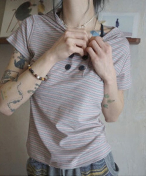 AsheKsha（アシクシャ）の「細ストライプのダブルボタンショート丈半袖（Tシャツ/カットソー・レディース・マルチ・M）」の5枚目の写真