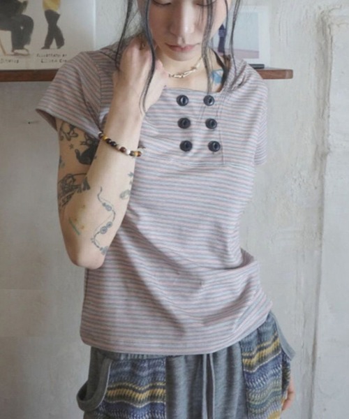 AsheKsha（アシクシャ）の「細ストライプのダブルボタンショート丈半袖（Tシャツ/カットソー・レディース・マルチ・M）」の6枚目の写真