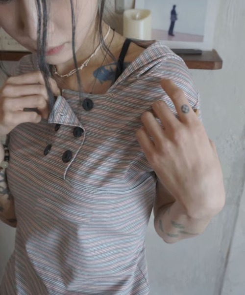 AsheKsha（アシクシャ）の「細ストライプのダブルボタンショート丈半袖（Tシャツ/カットソー・レディース・マルチ・M）」の8枚目の写真