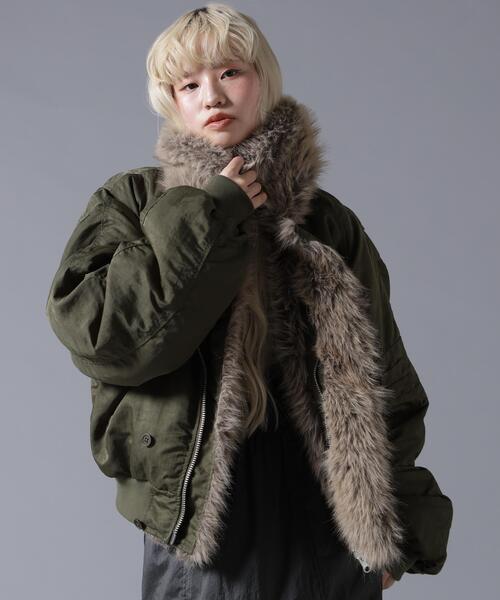 BEAVER(ビーバー)の「B omnivore/ビーオムニボー REVERSIBLE FUR NYLON BLOUSON(ブルゾン・レディース・ブラック/カーキ・FREE)」の2枚目の写真