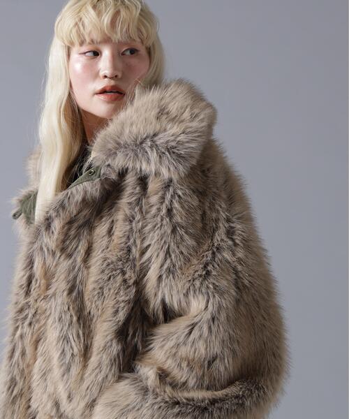 BEAVER(ビーバー)の「B omnivore/ビーオムニボー REVERSIBLE FUR NYLON BLOUSON(ブルゾン・レディース・ブラック/カーキ・FREE)」の3枚目の写真