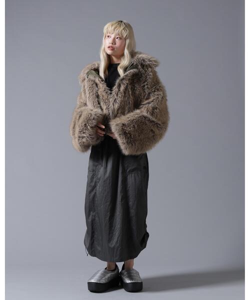 BEAVER(ビーバー)の「B omnivore/ビーオムニボー REVERSIBLE FUR NYLON BLOUSON(ブルゾン・レディース・ブラック/カーキ・FREE)」の4枚目の写真