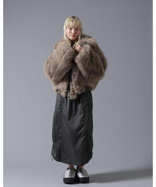 BEAVER(ビーバー)の「B omnivore/ビーオムニボー REVERSIBLE FUR NYLON BLOUSON(ブルゾン・レディース・ブラック/カーキ・FREE)」の5枚目の写真
