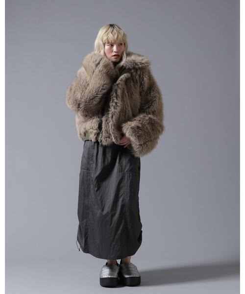 BEAVER(ビーバー)の「B omnivore/ビーオムニボー REVERSIBLE FUR NYLON BLOUSON(ブルゾン・レディース・ブラック/カーキ・FREE)」の6枚目の写真