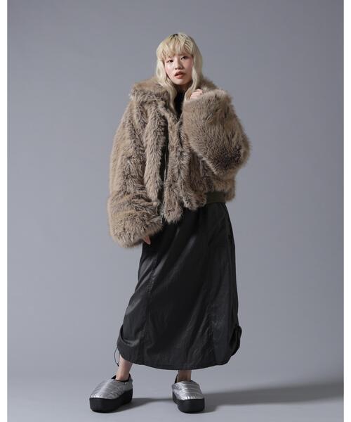 BEAVER(ビーバー)の「B omnivore/ビーオムニボー REVERSIBLE FUR NYLON BLOUSON(ブルゾン・レディース・ブラック/カーキ・FREE)」の7枚目の写真