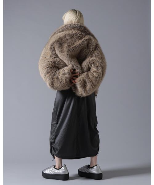 BEAVER(ビーバー)の「B omnivore/ビーオムニボー REVERSIBLE FUR NYLON BLOUSON(ブルゾン・レディース・ブラック/カーキ・FREE)」の9枚目の写真
