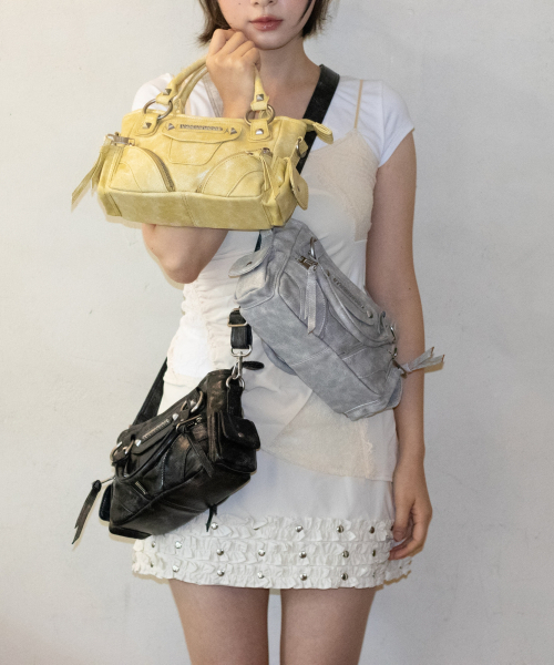 IUGAMAKARAS（イウガマカラス）の「Studded Leather Micro Shoulder Bag (Yellow)（トートバッグ・レディース・その他・FREE）」の4枚目の写真