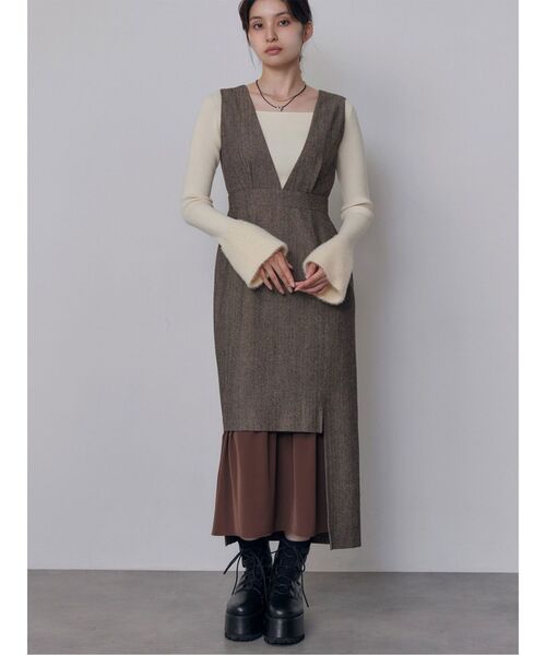 MURUA(ムルーア)の「ヘリンボーンイレヘムジャンパースカート 秋服 冬服(ワンピース・レディース・ブラウン/グレー・2/1)」の2枚目の写真