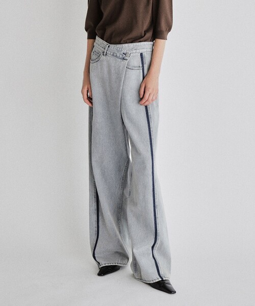 ADAM ET ROPE'（アダムエロペ）の「【EMOELLE】カットラインデニム（デニムパンツ・レディース・ブルー系その他4/ブルー系その他6/ブラック系その他・38/36）」の3枚目の写真