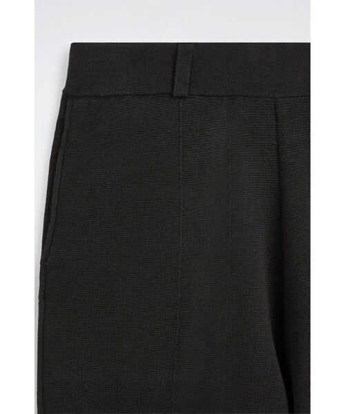 COS（コス）の「メリノウールブレンド ストレートレッグパンツ（その他パンツ・レディース・ブラック・S/XS/M/L）」の7枚目の写真