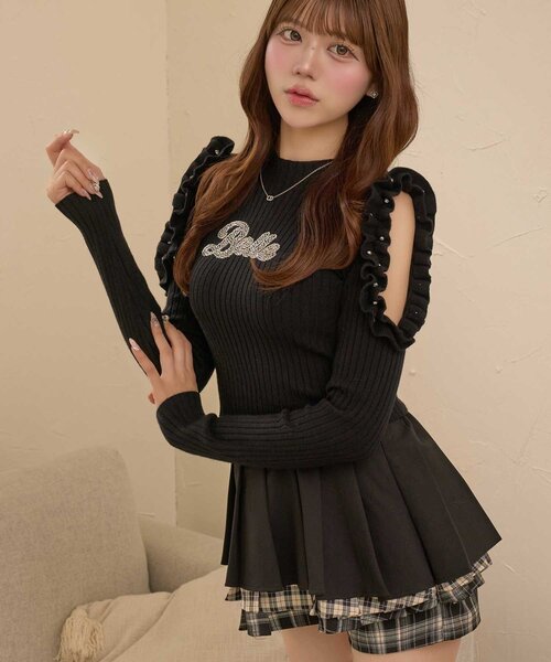 Belle Charme(ベルシャルム)の「【Belle Charme】Bijou Logo Frill Knit(ニット/セーター・レディース・ブラック/アイボリー/チャコールグレー/ピンク・FREE)」の2枚目の写真