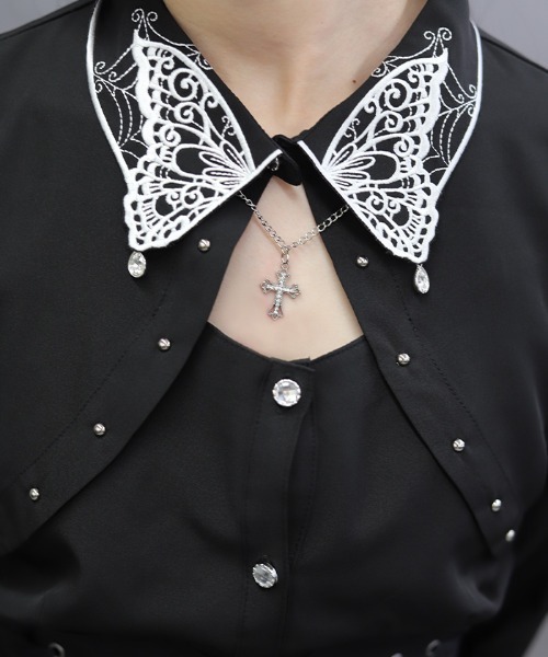 axes femme(アクシーズファム)の「バタフライ襟刺繍BL(シャツ/ブラウス・レディース・ブラック/ホワイト・MEDIUM)」の10枚目の写真