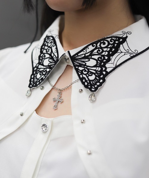 axes femme(アクシーズファム)の「バタフライ襟刺繍BL(シャツ/ブラウス・レディース・ブラック/ホワイト・MEDIUM)」の17枚目の写真