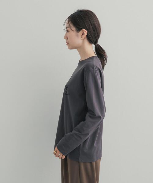 URBAN RESEARCH DOORS(アーバンリサーチドアーズ)の「フロッキーロゴプリントロングTシャツ 26AW(Tシャツ/カットソー・レディース・オフホワイト/チャコールグレー・FREE)」の15枚目の写真