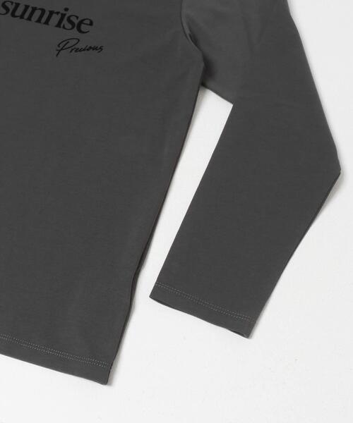 URBAN RESEARCH DOORS(アーバンリサーチドアーズ)の「フロッキーロゴプリントロングTシャツ 26AW(Tシャツ/カットソー・レディース・オフホワイト/チャコールグレー・FREE)」の7枚目の写真