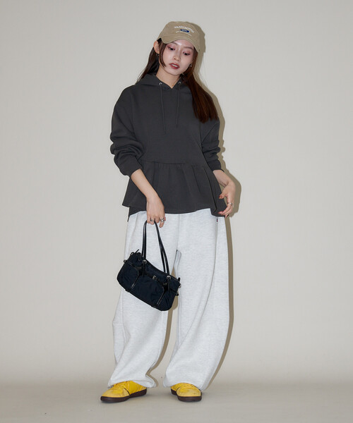PUBLUX(パブリュクス)の「PUBLUX/パブリュクス 裏起毛 ペプラム フーディー 限定展開(スウェット・レディース・インディゴブルー/ライトグレー/チャコールグレー・フリ-)」の15枚目の写真