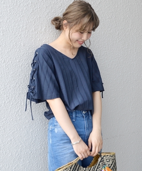 Khaju（カージュ）の「Khaju:レースアップスリーブブラウス（シャツ/ブラウス・レディース・ネイビー/オフホワイト・ONE SIZE）」の2枚目の写真