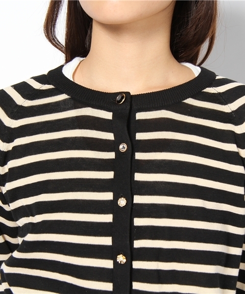 Tiara（ティアラ）の「ビジュー釦カーディガン（カーディガン/ボレロ・レディース・ブラック×ホワイト/ライム/ネイビー/ピンクベージュ/レッド・9）」の9枚目の写真