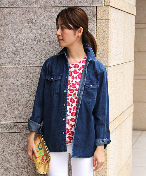 UNITED ARROWS(ユナイテッドアローズ)の「UAW C デニムシャツ◆(mg1303uC)(シャツ/ブラウス・レディース・ライトブルー/ネイビー・36/38)」の2枚目の写真