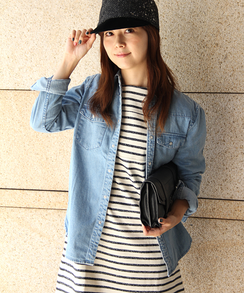 UNITED ARROWS(ユナイテッドアローズ)の「UAW C デニムシャツ◆(mg1303uC)(シャツ/ブラウス・レディース・ライトブルー/ネイビー・36/38)」の1枚目の写真