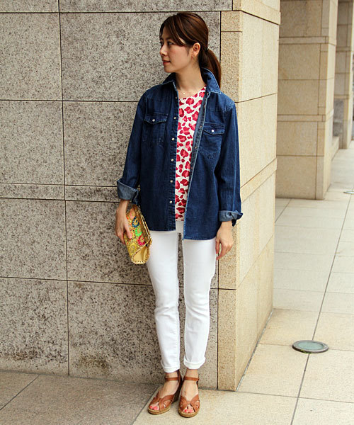 UNITED ARROWS(ユナイテッドアローズ)の「UAW C デニムシャツ◆(mg1303uC)(シャツ/ブラウス・レディース・ライトブルー/ネイビー・36/38)」の12枚目の写真