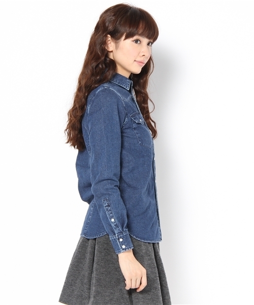 UNITED ARROWS(ユナイテッドアローズ)の「UAW C デニムシャツ◆(mg1303uC)(シャツ/ブラウス・レディース・ライトブルー/ネイビー・36/38)」の3枚目の写真