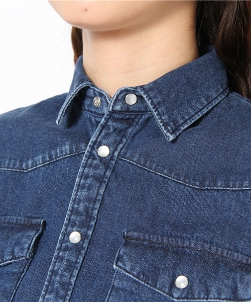 UNITED ARROWS(ユナイテッドアローズ)の「UAW C デニムシャツ◆(mg1303uC)(シャツ/ブラウス・レディース・ライトブルー/ネイビー・36/38)」の5枚目の写真