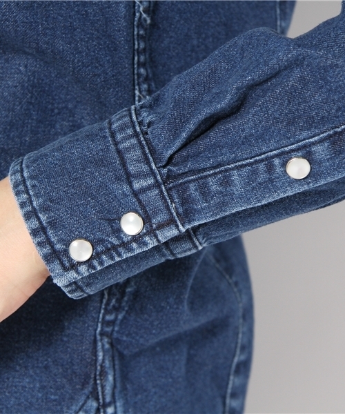 UNITED ARROWS(ユナイテッドアローズ)の「UAW C デニムシャツ◆(mg1303uC)(シャツ/ブラウス・レディース・ライトブルー/ネイビー・36/38)」の6枚目の写真