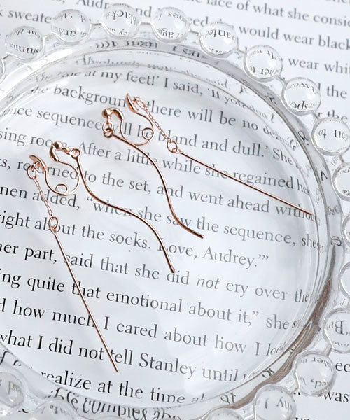 colleca la(コレカラ)の「ループフィット・ウェーブ&ストレートバーのイヤリング(イヤリング・レディース・ピンク/シルバー/ゴールド・FREE)」の2枚目の写真