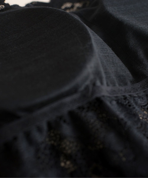 SAISON DE PAPILLON（セゾンドパピヨン）の「ソフトパット入り総レースキャミソール（キャミソール・レディース・ホワイト/ブラック・M/L）」の8枚目の写真