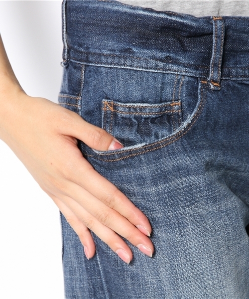 NANO universe（ナノユニバース）の「FF/ロールUPデニムショートパンツ（デニムパンツ・レディース・インディゴブルー・34/36）」の6枚目の写真