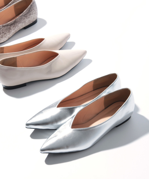 titivate（ティティベイト）の「Vｶｯﾄﾊﾟﾝﾌﾟｽ（パンプス・レディース・ホワイト/ブラック/シルバー/ライトベージュ/パイソン・LL/S/M/L）」の4枚目の写真