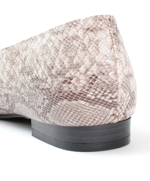 titivate（ティティベイト）の「Vｶｯﾄﾊﾟﾝﾌﾟｽ（パンプス・レディース・ホワイト/ブラック/シルバー/ライトベージュ/パイソン・LL/S/M/L）」の12枚目の写真