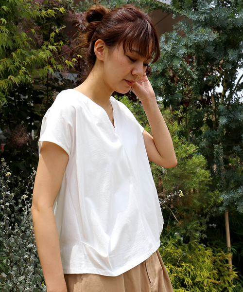 MARLENE JOBERT（マルレーヌ　ジョベル）の「バイオシルケットVネックTシャツ（Tシャツ/カットソー・レディース・グリーン/オフホワイト/パープル/ネイビー・M）」の2枚目の写真