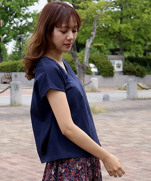 MARLENE JOBERT（マルレーヌ　ジョベル）の「バイオシルケットVネックTシャツ（Tシャツ/カットソー・レディース・グリーン/オフホワイト/パープル/ネイビー・M）」の12枚目の写真